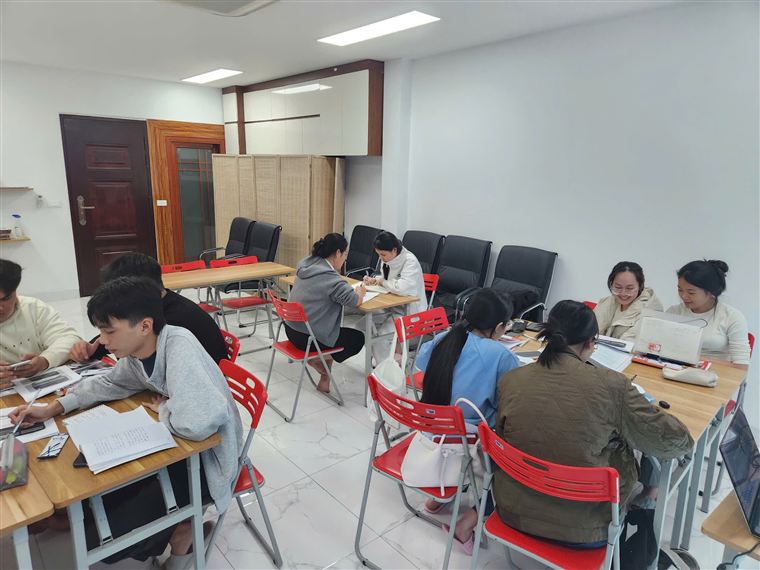 Học viên trong giờ học tại NAVI